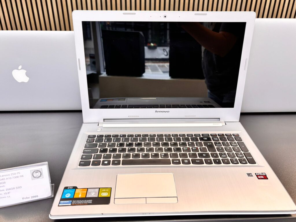 Lenovo Z50-75 Laptop AMD A10-7300 R6 8GB RAM 256GB SSD 15.6"