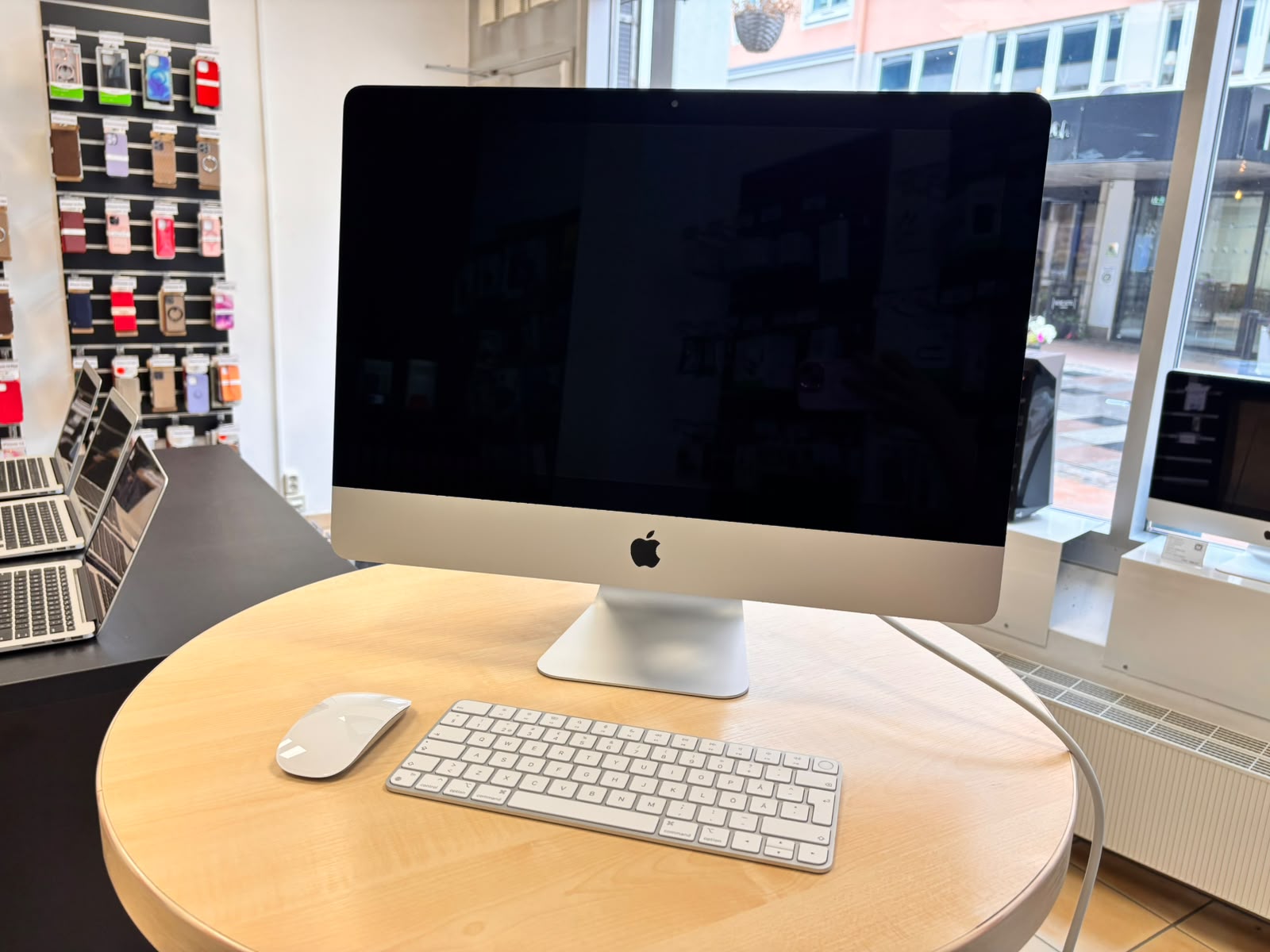 iMac 21,5" 4K Retina (2019) – 3.6GHz i3 / 8GB / 1TB – Inkl. Magic Keyboard & Mouse